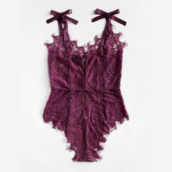 😍🎉 HP Best in Boutiques Burgundy lace bodysuit - Picture 2 of 6